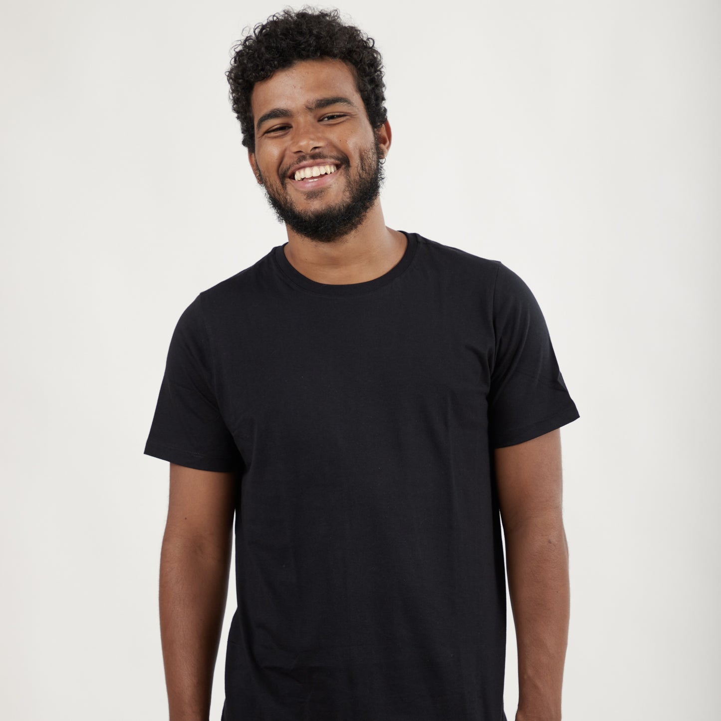 Camiseta sustentável 'básica preta'